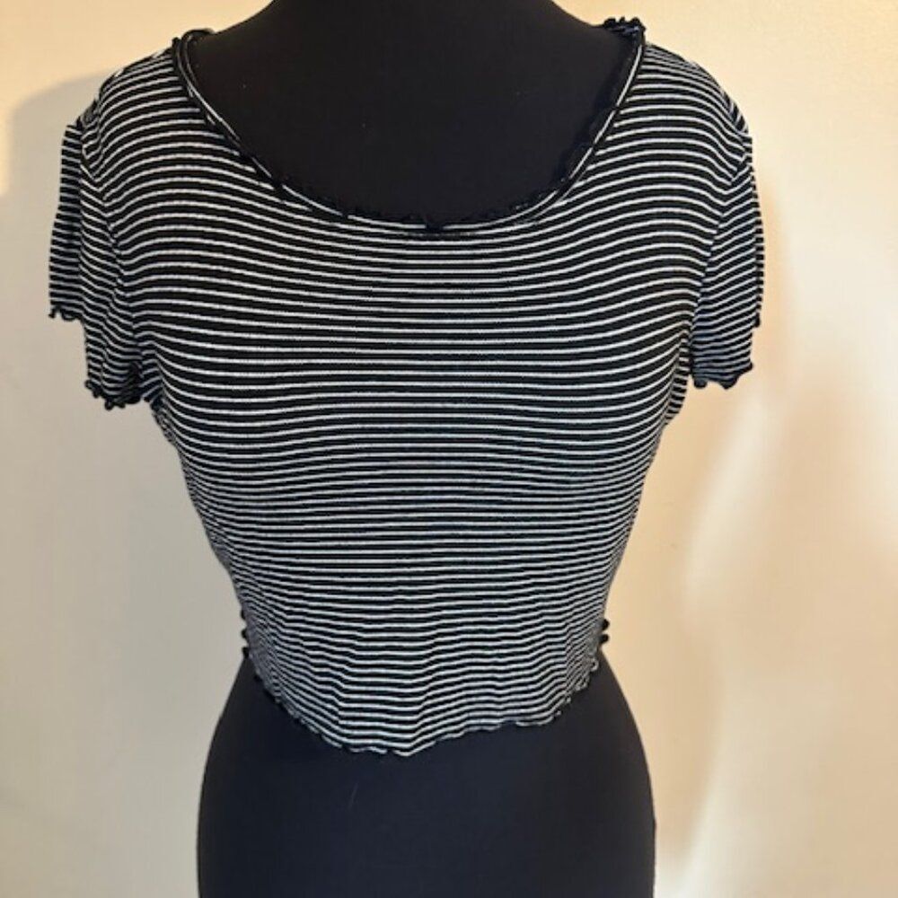 Double Zero Black & White Stripe Crop Top  8643